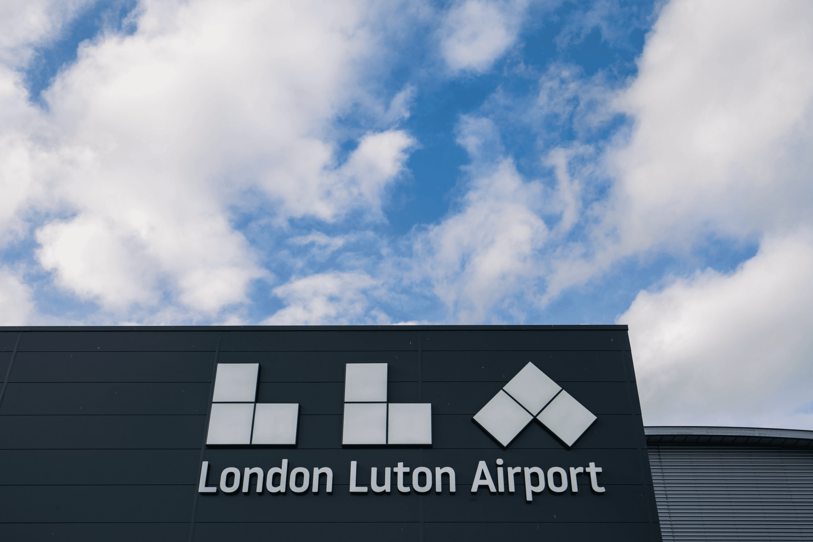royal windsor taxi outside luton airport